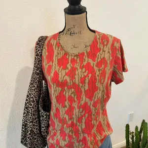 Mossy Oak Red & Tan Real Tree Camo print short sleeve shirt with a relaxed‎ fit thumbnail 3
