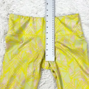 Alo Yoga Airbrush Capri Leggings Yellow Zest Indio Geometric Size XS‎ thumbnail 4