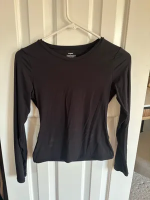 Suuksess black long sleeve thumbnail 2