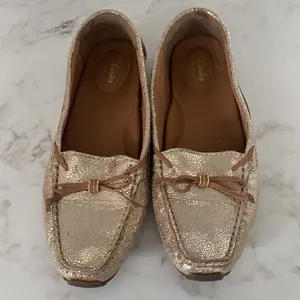 Clark’s Artisan Women’s Dunbar Loafers thumbnail 2