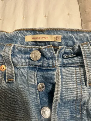 Levi’s Wedgie Straight Jeans thumbnail 2