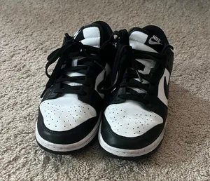 Nike Panda Dunk Low Women’s 9 thumbnail 1