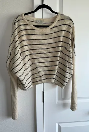 Urban Outfitters Sweater Cropped thumbnail 1