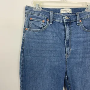 Abercrombie & Fitch Slim Straight Ultra High Rise Jeans Medium Wash Blue 28 6R thumbnail 2