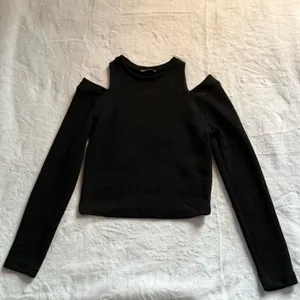 ZARA Black Cold Shoulder Cutout Crop Sweater Top Size M Goth Chic Classy thumbnail 7