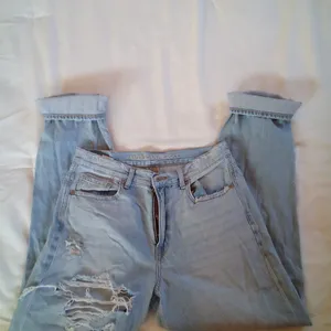 American Eagle ripped cropped jeans thumbnail 4