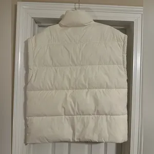 Women's Cream Puffer Vest Size L thumbnail 4