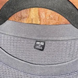 UniQlo Dark Charcoal Gray Waffle Knit Long Sleeve Crew Neck T-Shirt Women's XS thumbnail 4