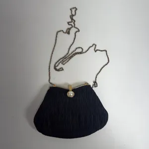 Vintage La Regale Black Pleated Evening Clutch Bag Pearl Clasp Gold Chain Strap thumbnail 2