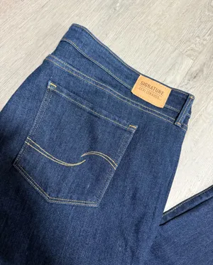 Signature Levi Strauss mid rise bootcut jeans thumbnail 2