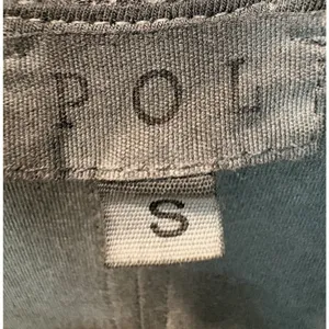 POL NWOT Boho Mineral Gray V-Neck Short Sleeve Stretch Exposed Stitch Mini Dress thumbnail 4