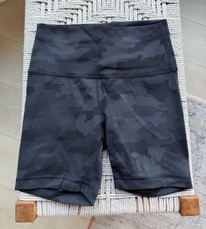 Lululemon Train High-Rise Shorts Wunder 6" thumbnail 1
