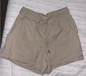 Lululemon Shorts thumbnail 1