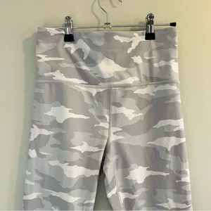 Athleta Elation Camo 7/8 Tights Size Small Gray Camouflage High-Rise‎ Leggings thumbnail 9