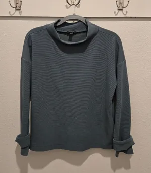 Ann taylor sweater thumbnail 1