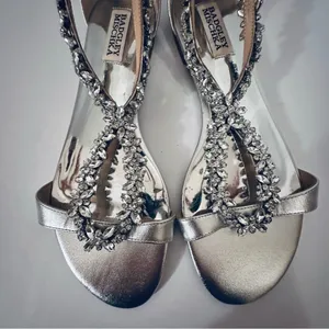 Badgley Mischka Embellished Feather Crystal Rhinestone Flat Sandals Womens Sz 9 thumbnail 7