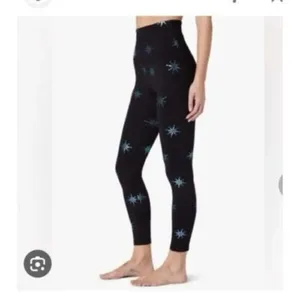 Beyond Yoga High Waisted Leggings FK3243 Foil Snowflake SMALL NEW 774 thumbnail 2