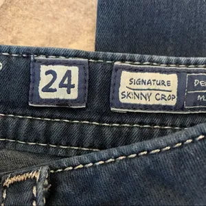 Miss Me Signature Skinny Crop Jeans Dark Wash 24 Angel Wing Cross thumbnail 8