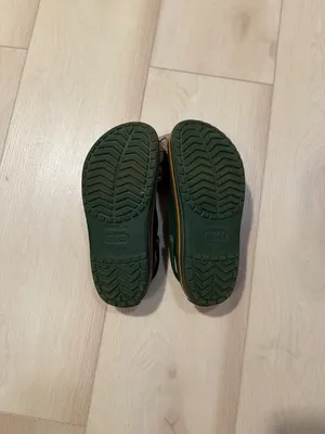 Crocs Dark Green Classic Clogs Women's Size 10/Men's Size 8 thumbnail 6