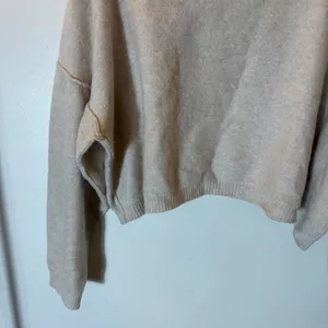 Free People Cashmere Oatmeal Cropped Turtleneck Sweater Boxy Fit‎ Size Small thumbnail 4