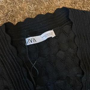 Zara‎ Black Knit V Neck Tee thumbnail 3