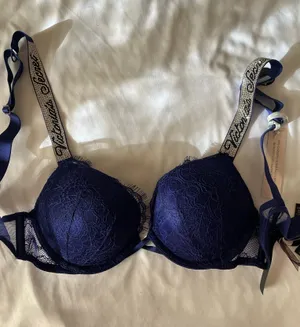Victoria's Secret Bra Push-Up thumbnail 1