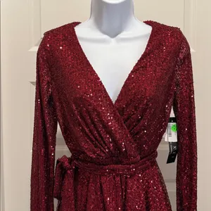 Trixxi Burgundy Sequin Wrap Dress Size 1 NWT Party Holiday‎ Cocktail Glam thumbnail 3