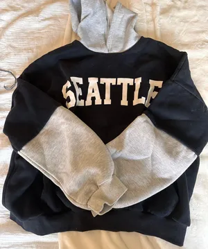 Adika oversized hoodie thumbnail 1