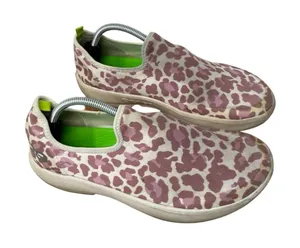 Oofos OOmg Eeze Low Pink Leopard Recovery‎ Slip On Shoes Comfort READ Womens 9 thumbnail 1