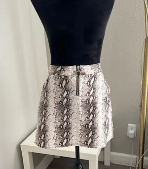 Rue 21 Womens Front Zipper Snake Print Mini Skirt Size Large thumbnail 1