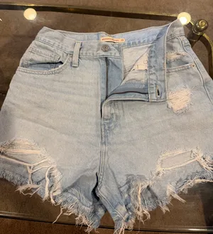 Levi’s High-Waisted Mom Shorts thumbnail 1