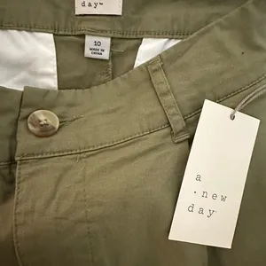 A New Day Womens Pants Stretch High Rise Relaxed Hip and Thighs Green Size 10 thumbnail 3