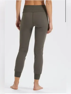 Vuori Daily Jogger Medium In Oregano thumbnail 3