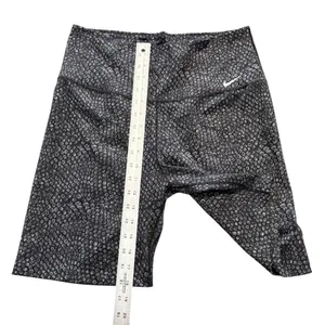 Nike DriFit Women’s Patterned Athletic Shorts Black Gray White L thumbnail 5