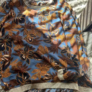 Le Lis‎ medium floral top thumbnail 3