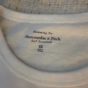Abercrombie & Fitch White Skimming Tee thumbnail 3
