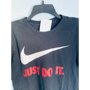 Nike Swoosh Tee Size Small Black Just Do It Casual thumbnail 6