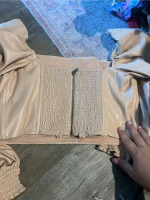 Alice + Olivia Faux Leather Puff-Sleeve Crop Top in Beige thumbnail 8