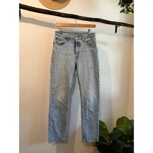501s Levi's Light Wash Relaxed High Rise Straight Leg Jeans Size 28 thumbnail 2