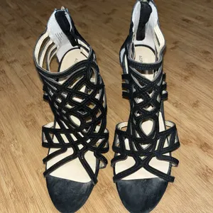Adrienne Vittadini Caged Heels Gala Black Suede Leather Laser Cut Stiletto‎ Sz 8 thumbnail 2