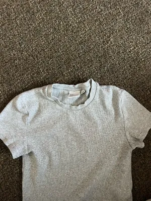 Aritzia T shirt thumbnail 3