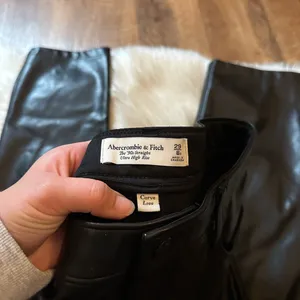 Curve Love Vegan Leather 90s Straight Leg Pant thumbnail 9