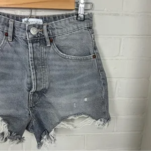 Zara Washed Grey Black Button Fly Distressed Denim Shorts Size 2 thumbnail 5