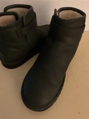 UGG women black leather Chelsea short Ankle Boots US 8 thumbnail 10