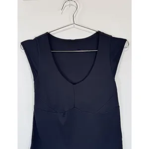 Vuori Womens Top Black Sleeveless Cove V Neck Tank Ribbed Knit Stretch Small thumbnail 6