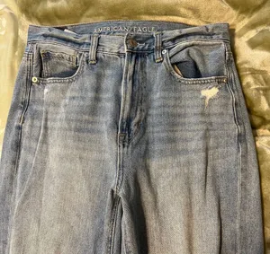 Light Wash Ripped American Eagle Mom Jeans size 6 thumbnail 1