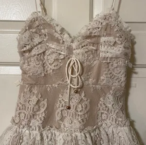NWT! Angel Biba Chic White Floral Lace Mini Dress Women’s V-Neck Ruffle Size Large thumbnail 5