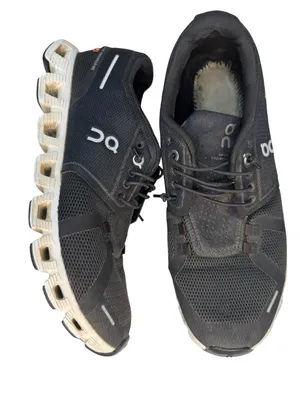 On Cloud 5 All Black Mesh Low Top Sneakers sz 8.5 thumbnail 1