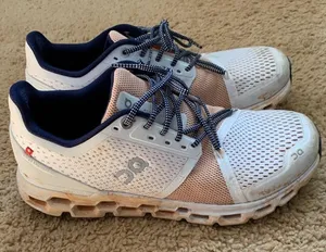 On Cloud Running Shoes thumbnail 1