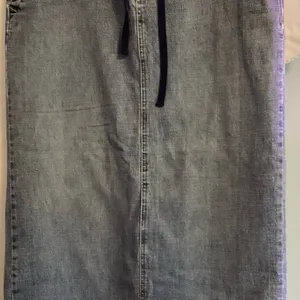 Old Navy Stretch Just Below The Waist Denim Jean Skirt Women Size 12 thumbnail 2